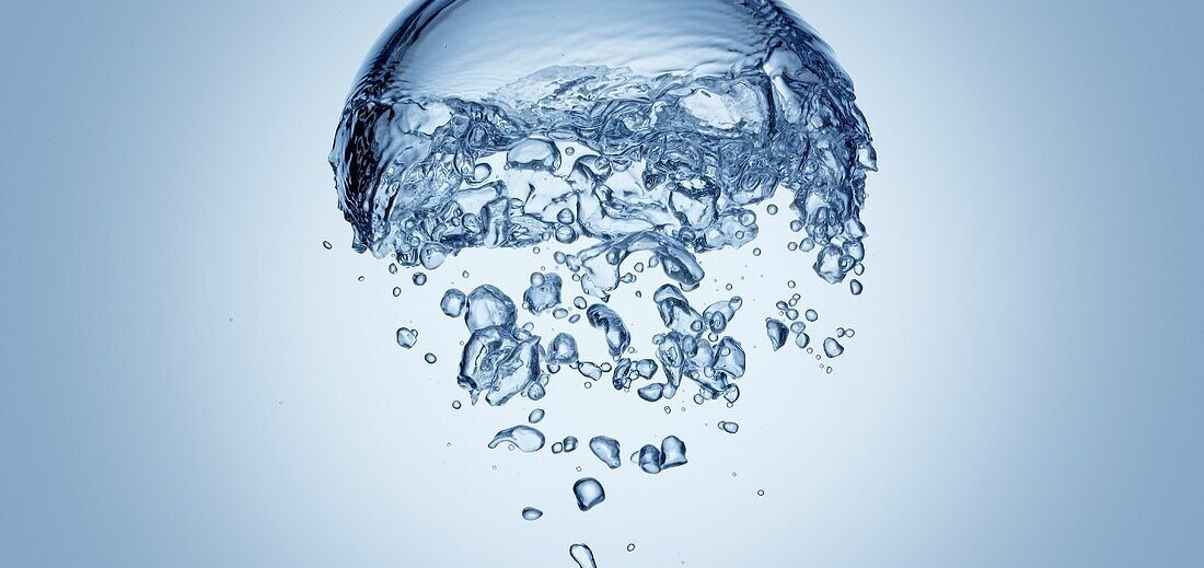 00984364-Air-bubbles-in-water